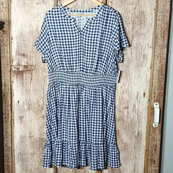 croft & barrow Dresses & Skirts - Croft & Barrow prairie lightweight blue white gingham pullover v-neck 1X